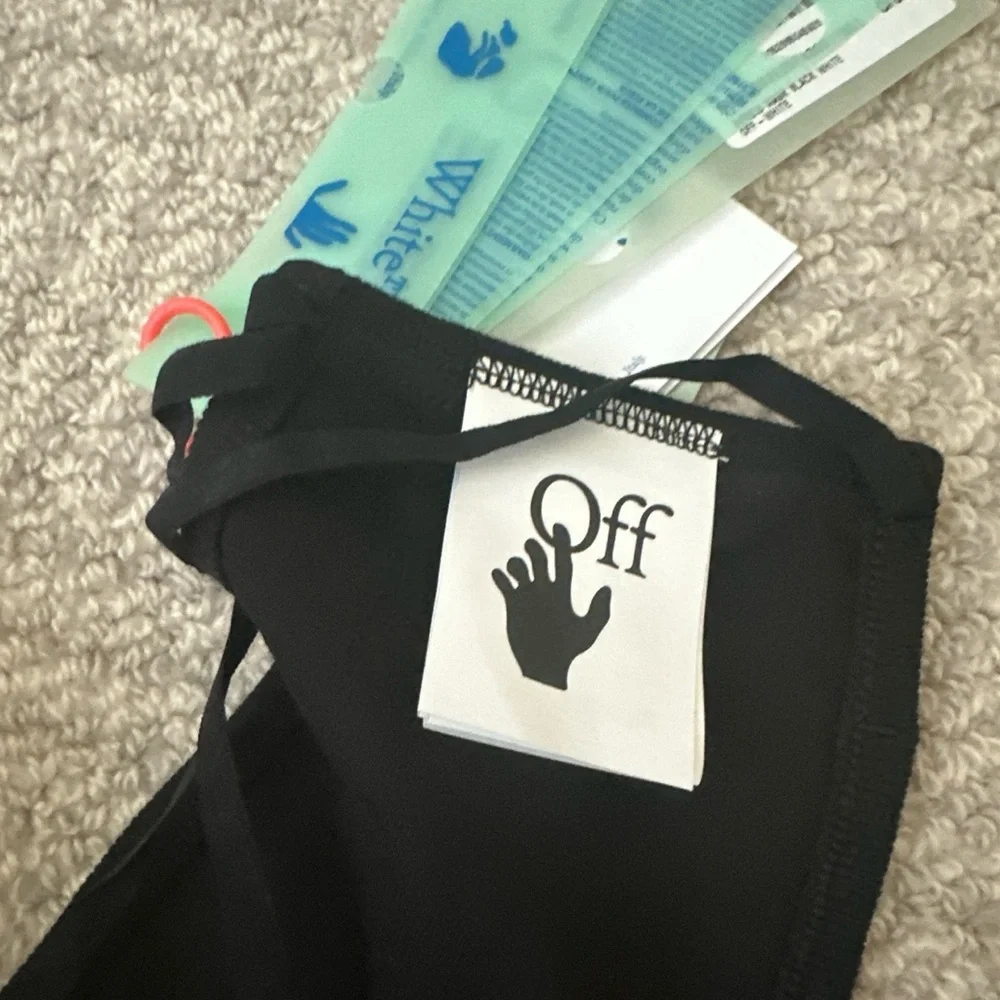 NWT Off-White Black Face Mask with Pink Arrows